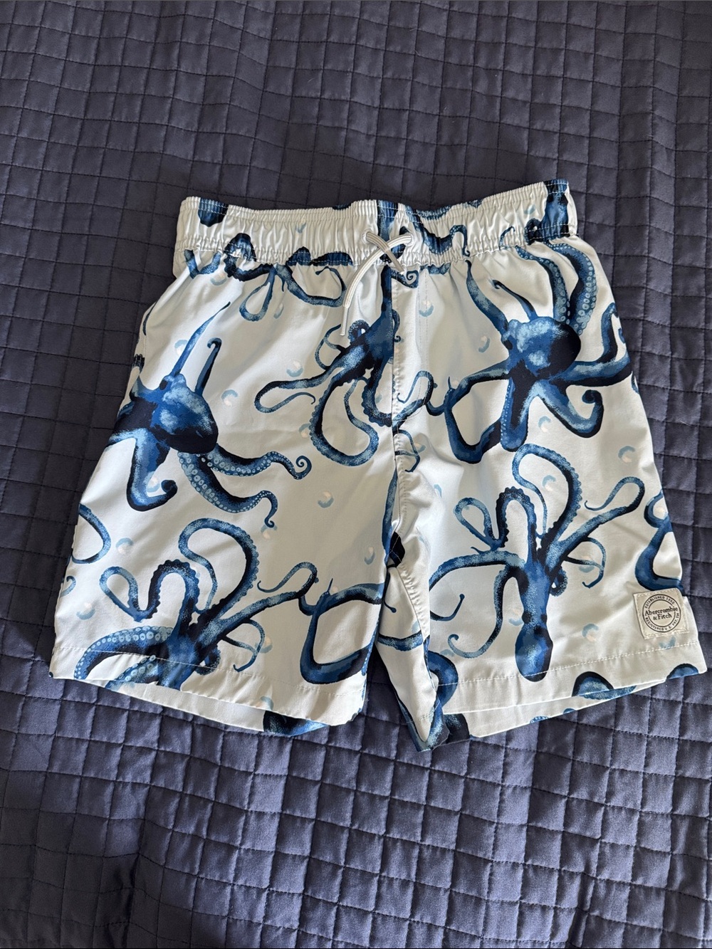 ABERCROMBIE Boys Light Blue with Blue Octopus Print youth 9/10
